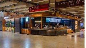 Metro se transforma: del primer Starbucks subterráneo a su propia tarjeta de débito