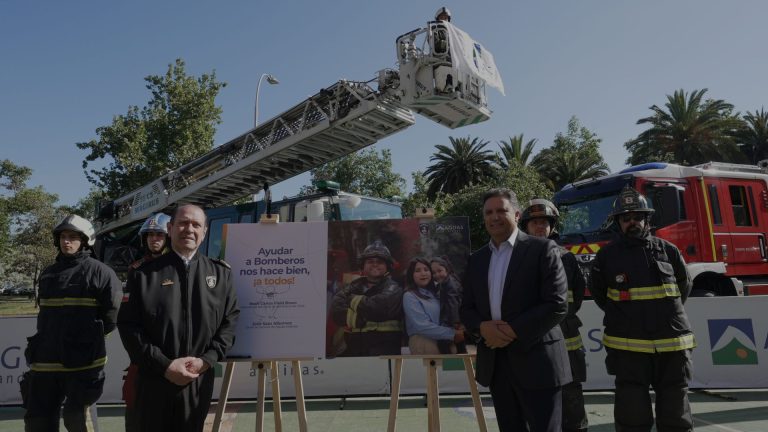 Aguas Andinas y Bomberos firman inédito convenio que potencia trabajo conjunto, posibles aportes y mantenimiento de infraestructura esencial