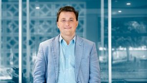 Heredero del clan Bata invierte en startup chilena de remedios al costo: “Quiero apoyarlos en la internacionalización