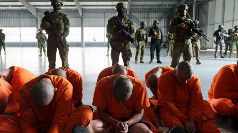 Cárcel al estilo Bukele: cómo es el recinto que Noboa busca implementar en Ecuador