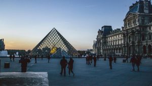 Cuarto sospechoso del robo del Louvre fue arrestado: qué se sabe de los detenidos