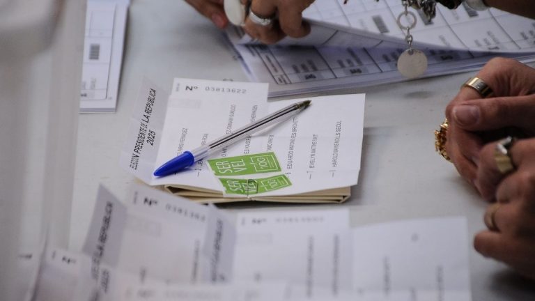 MINUTO A MINUTO - Elecciones 2025: votación de candidatos, aglomeraciones y altas temperaturas marcan las primeras horas