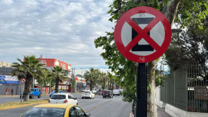 Empleo en riesgo y mejorar transporte público: las dos caras de la pugna entre locatarios y el Municipio de La Cisterna por cierre de estacionamientos