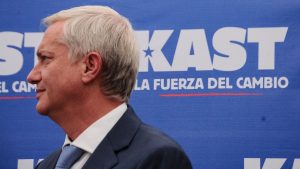 Encuesta Black & White: Kast vencería en segunda vuelta con un 56% y respaldo aumenta entre hombres, ABC1 y tercera edad