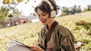 La nueva forma de leer: cómo los audiolibros transforman la experiencia literaria