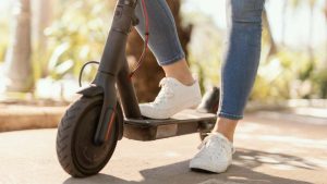 Comenzó la fiscalización de scooters en la RM: revisa las multas por exceder la velocidad