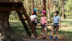 English Summer Camps 2026: cómo postular a tu hijo a los campamentos gratuitos del Mineduc