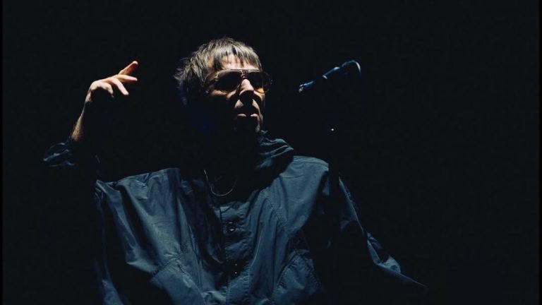 Oasis, la banda que hace llorar a hombres grandes