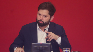 El espaldarazo del presidente Boric al ministro Montes por plan habitacional: 