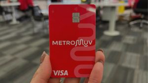 Metro lanza tarjeta de prepago con Visa: hasta $500 mil de saldo, sin mantención y compras en el extranjero ¿Dónde conseguirla?
