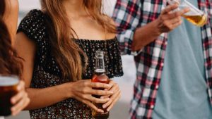 Estudio de Senda revela que jóvenes consumen menos drogas, pero aumentaron el uso de fármacos y tranquilizantes