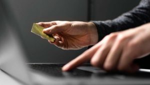 Estafas de créditos online: estos son los siete sitios denunciados por la CMF