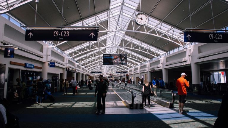 Crisis aérea en Estados Unidos: más de mil vuelos cancelados por segundo día consecutivo