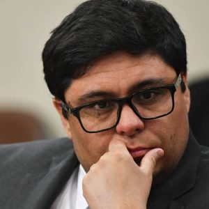 VIDEO - Agreden a diputado Meza por dichos sobre las 40 horas: presidente de la Cámara calificó el hecho como “gravísimo”