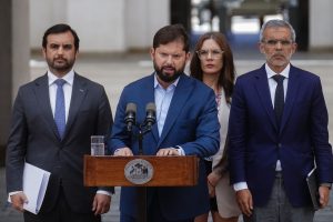 Otra vez la gestión: los tres flancos abiertos que enredan la recta final de Boric