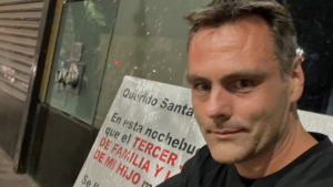 FOTOS - La emotiva Nochebuena del hombre que le pidió al Viejo Pascuero recuperar a su hijo