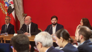 Desorden financiero impacta de lleno al Ejecutivo: oposición abre la puerta a acusaciones a ministros de Boric, incluso en el gobierno de Kast