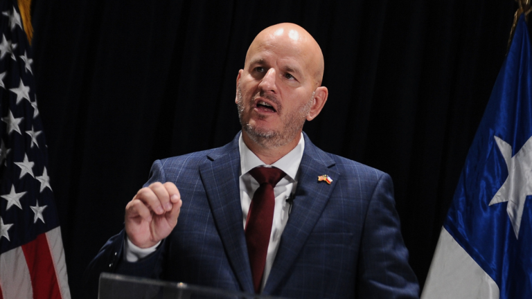 Embajador de EEUU cuestionó a Boric: 