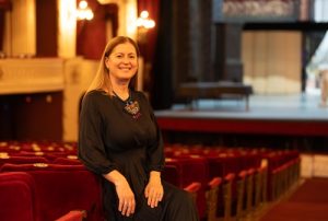 Carmen Gloria Larenas: “El Teatro Municipal necesita un plan de renovación importante”