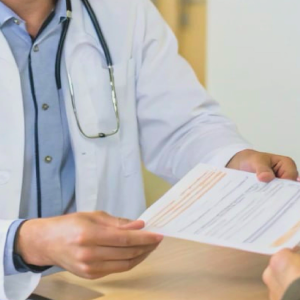 Cómo operaban y quiénes son los médicos detenidos por emitir 36 mil licencias falsas a funcionarios públicos