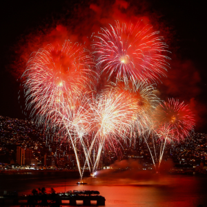 De norte a sur: conoce las 14 comunas que recibirán el 2026 con fuegos artificiales y drones