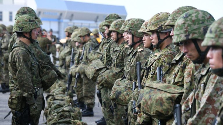 Los planes de Japón con presupuesto récord para Defensa en 2026 y en qué se relaciona el conflicto con China