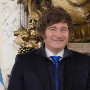 Pago con gift cards y limitación de vacaciones: los principales hitos de la reforma laboral de Javier Milei