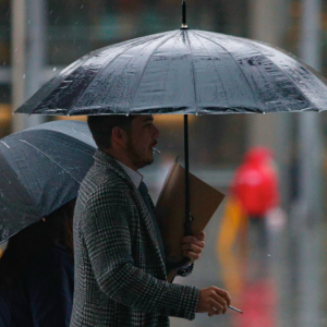 ¿Lluvia en Santiago? Las comunas y regiones que tendrán precipitaciones el domingo de elecciones