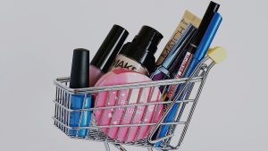 US$ 500 millones en cosméticos ilegales: la otra cara del boom de la belleza en Chile