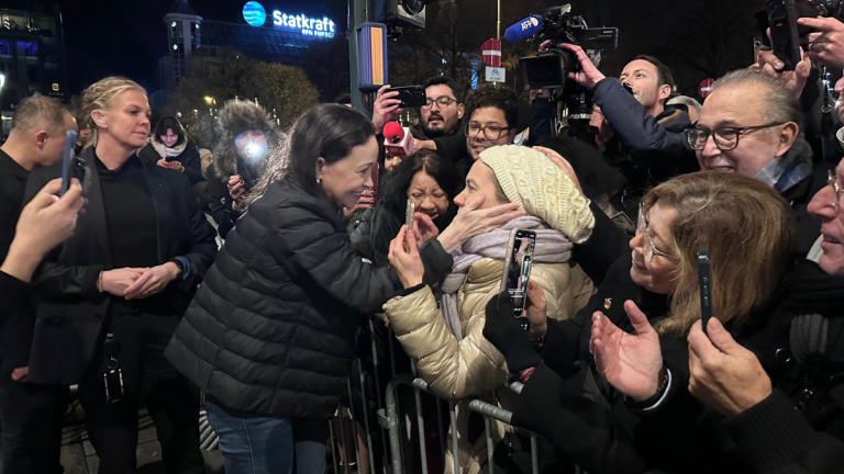 FOTOS y VIDEOS - María Corina Machado llegó a Oslo en su primer viaje fuera de Venezuela en 14 años