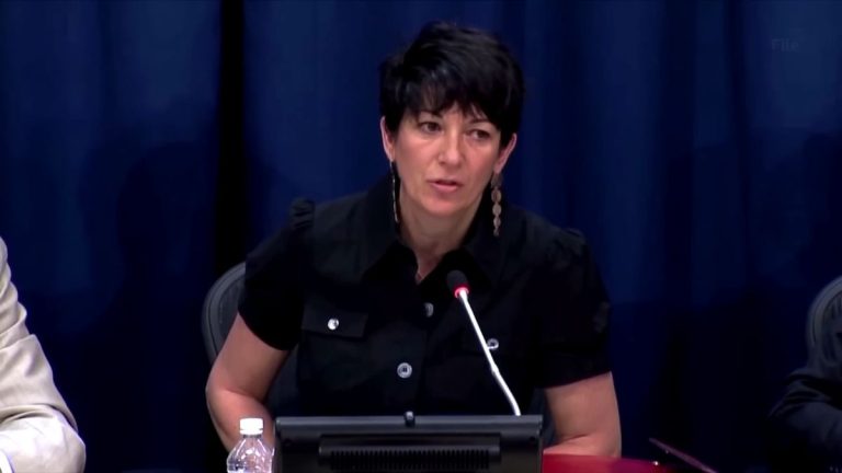 Archivos Epstein: documentos revelan el modus operandi de Ghislaine Maxwell para atraer a adolescentes al magnate