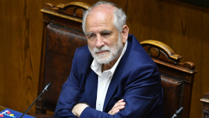 Ministro Montes defendió expropiación de megatoma en San Antonio: aludió a Gobierno de Piñera y respondió a Kast