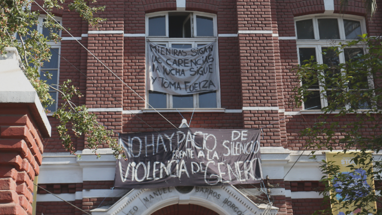 Cámaras de seguridad en liceos por casos de violencia: el punto en común entre Desbordes y el Mineduc