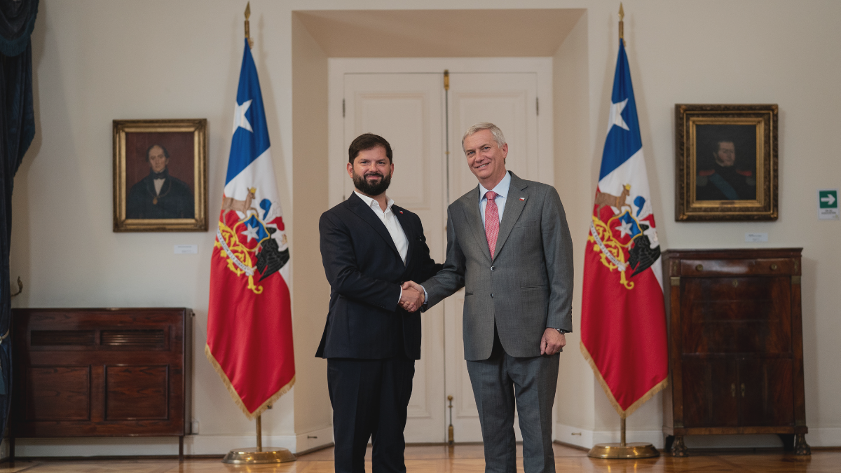 Kast Triunfa en Chile y Boric Reconoce Derrota con Gesto Democrático