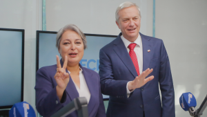 La Moneda se defiende de emplazamientos de Jara y Kast por crisis migratoria: 