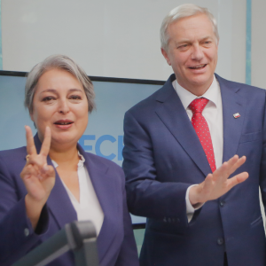 La Moneda se defiende de emplazamientos de Jara y Kast por crisis migratoria: 