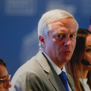 Jefe de campaña se distancia de Kast y asegura que no implementarán cambios a Ley 40 Horas