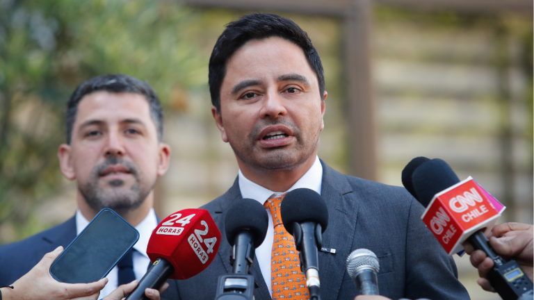 Carter marca diferencias entre Kast y Milei: 