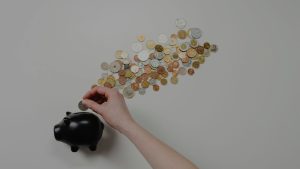 Educación financiera toma fuerza: cerca de 500 mil personas ya se han beneficiado de programas gratuitos