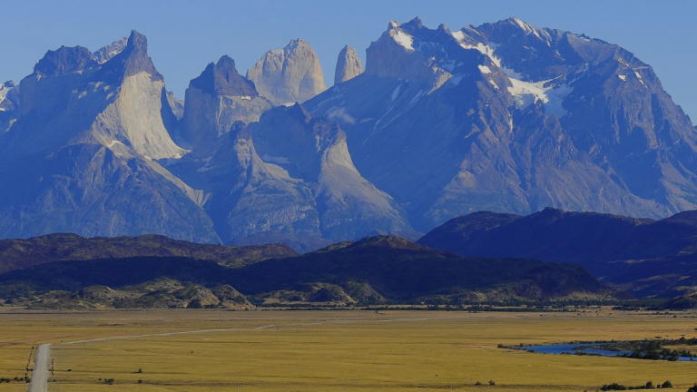 Posponen alza de las entradas al Torres del Paine: serán de las más caras en parques nacionales del mundo
