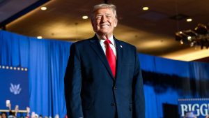 Los detalles de la demanda de Trump contra la BBC donde exige hasta US$10.000 millones