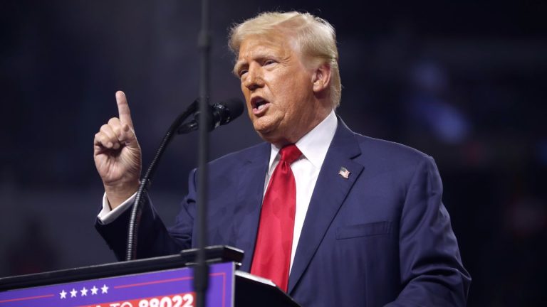 Trump insiste en que ataques por tierra comenzarán 