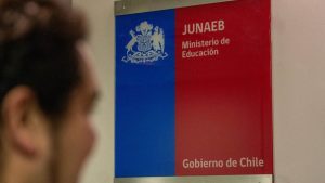 ¡Atención estudiantes! Junaeb tiene $800 millones sin reclamar: revisa si eres uno de los beneficiados