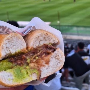 El menú del fútbol: esto se come en los estadios de los tres grandes