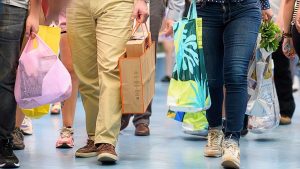 Cómo el comercio influyó en el Imacec de octubre que creció 2,2%