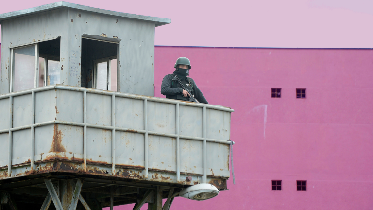 Nuevos antecedentes sobre red de corrupción en Gendarmería: funcionarios consumían drogas en pleno allanamiento