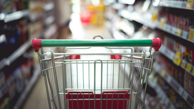 Cómo funcionarán los supermercados y el comercio durante el feriado del 8 de diciembre