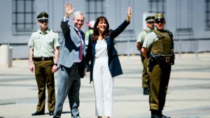 Encuesta Cadem: 60% cree que es buena idea que     Kast viva en La Moneda