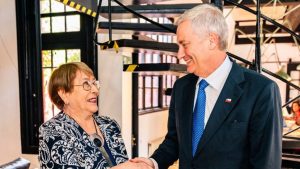 Encuesta Cadem: 52% cree que Kast debe respaldar candidatura de Bachelet a la ONU