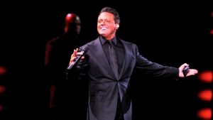 VIDEO - Una profunda amistad y varios negocios: por qué Luis Miguel está en Chile